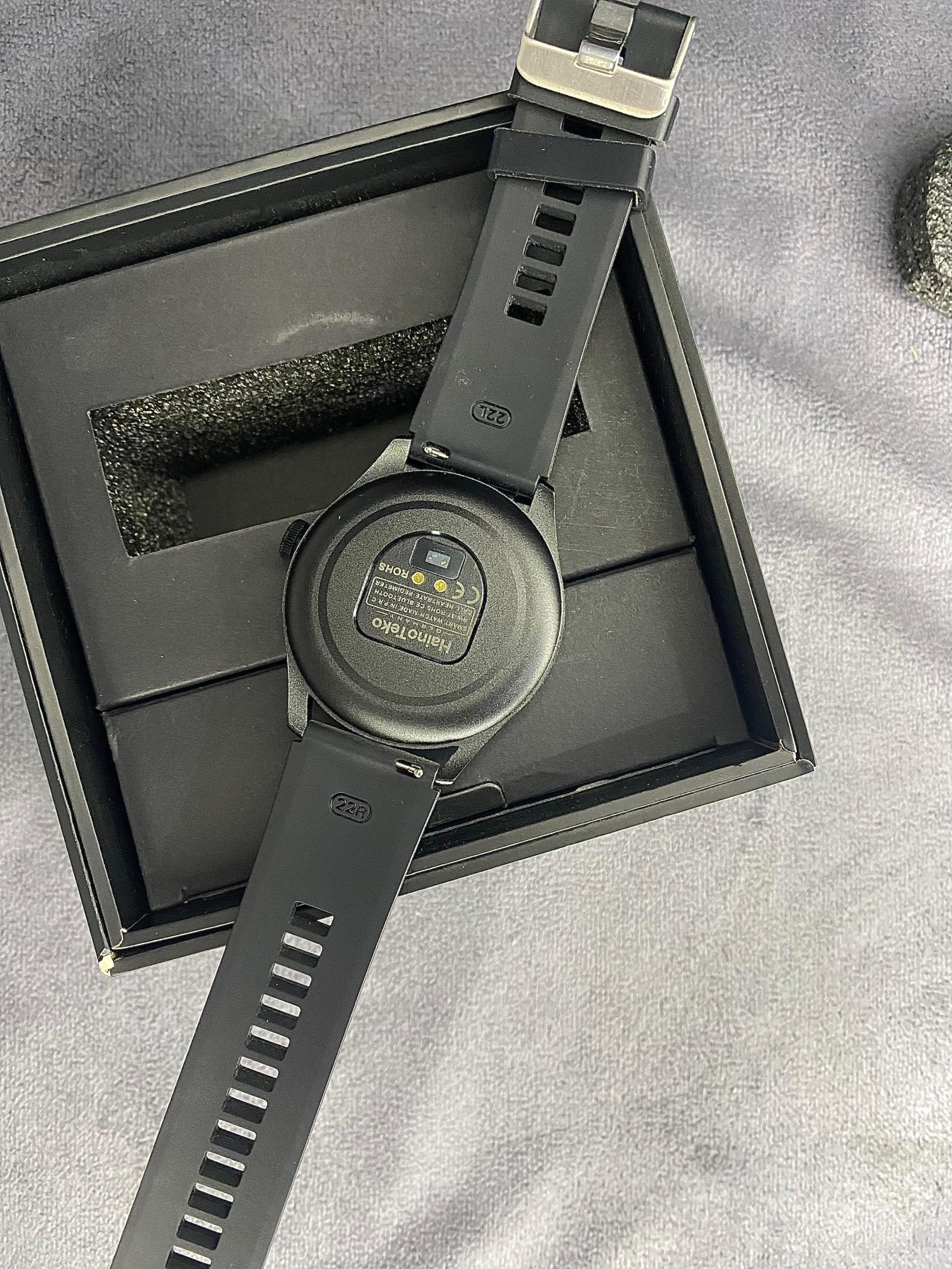 Haino Teko RW-37 Smart Watch+ Wireless Buds - Image 4