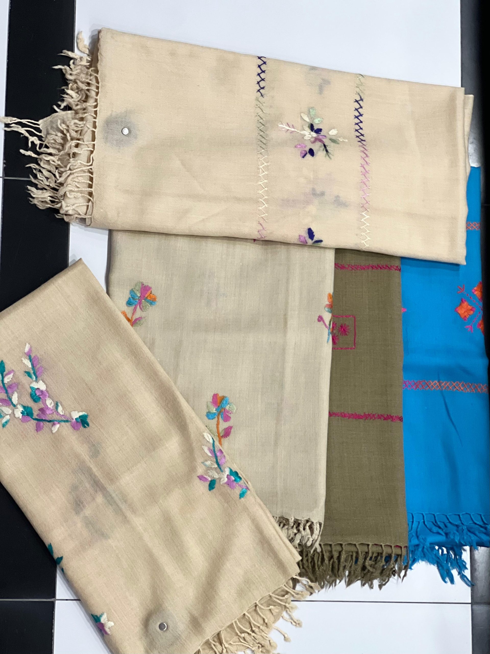 Ladies Elegant Winter Shawl – #543y / #999y - Image 2