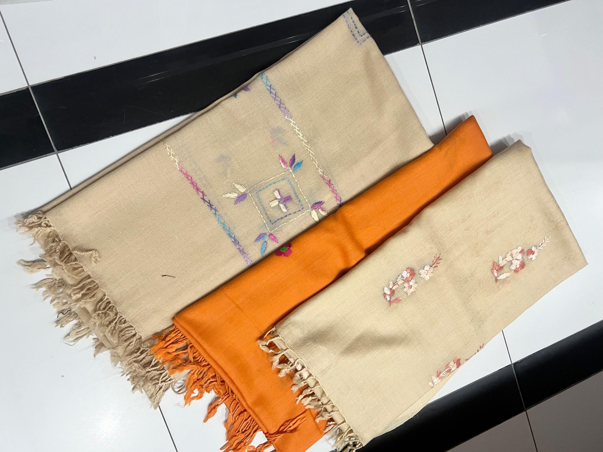 Ladies Elegant Winter Shawl – #543y / #999y - Image 2