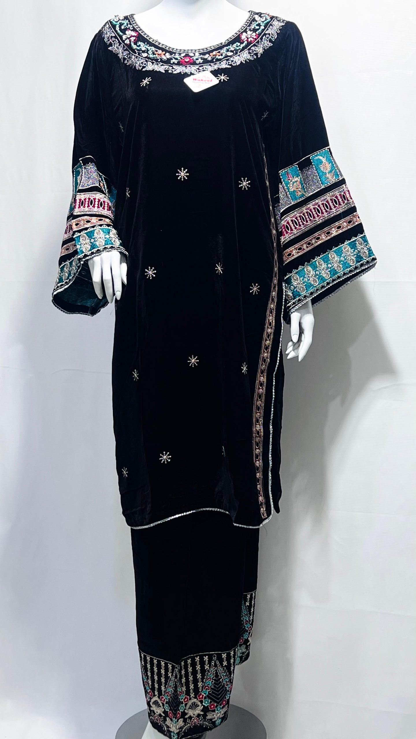 This is a black velvet embroidered 2-piece suit. #038Y