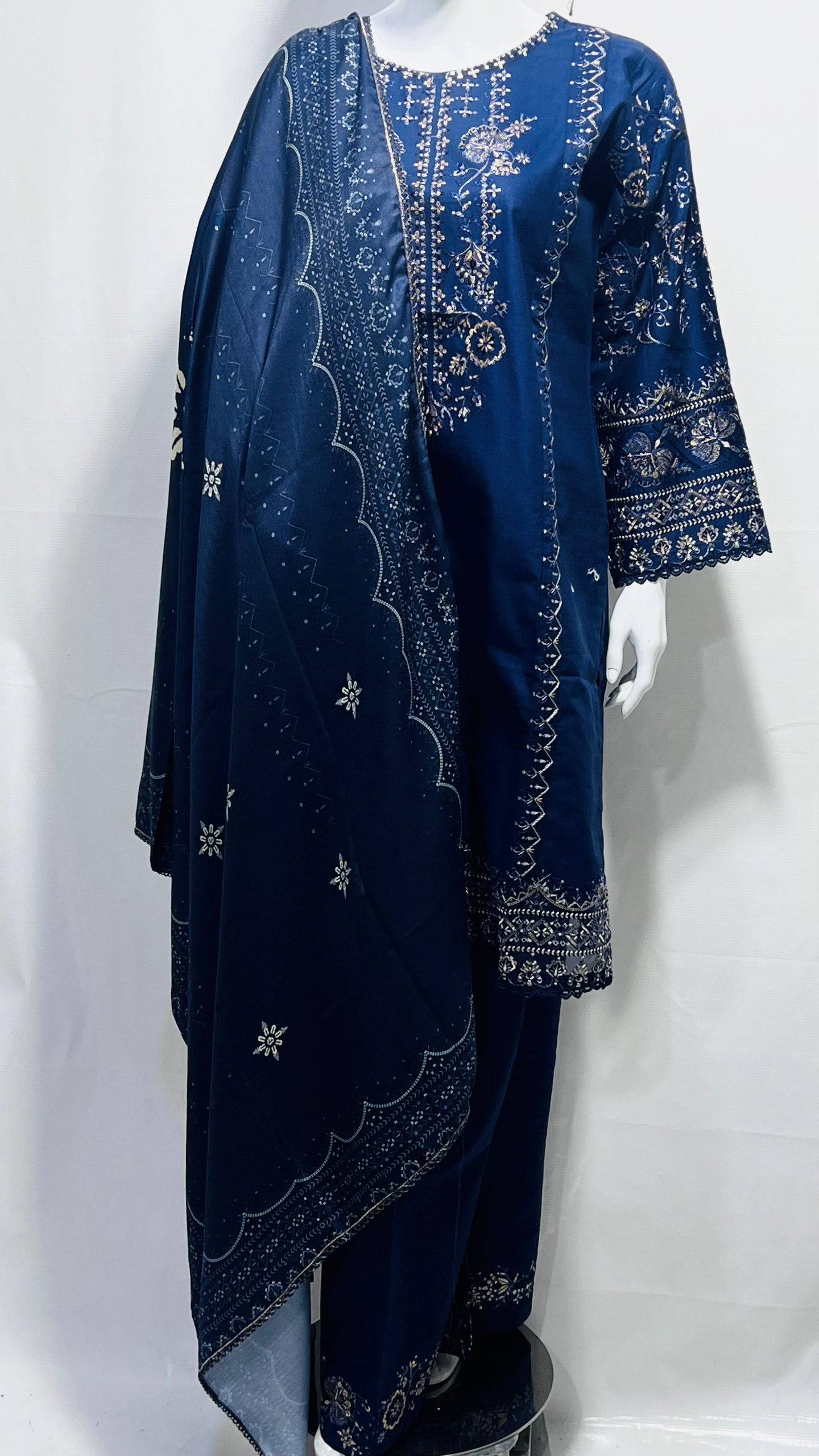 Blue Embroidered Kurta with Printed Dupatta #038y