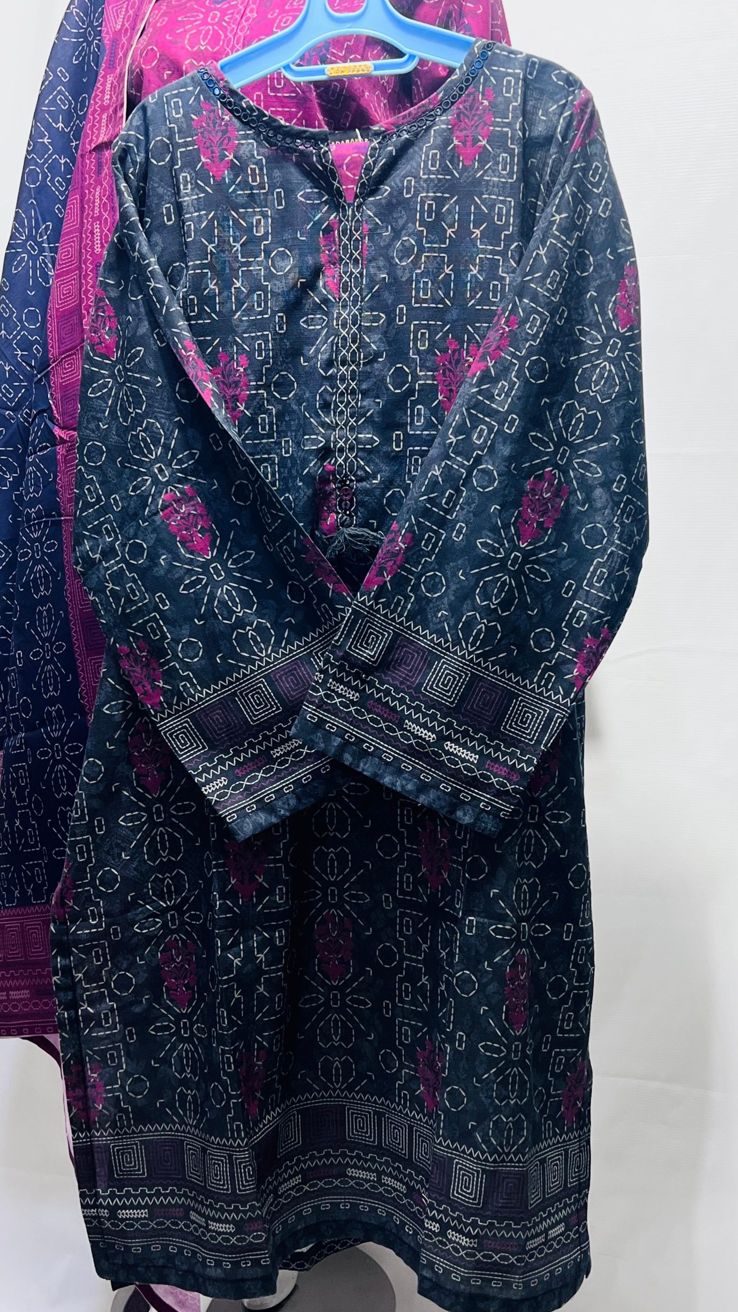 Riwayat Unstitched 3-Piece Printed Khaddar Suit #038y